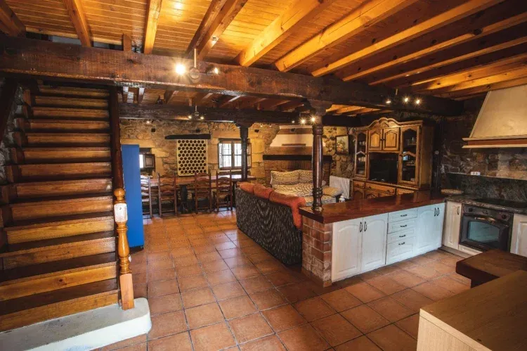 Imagen de Escalera-salón-cocina