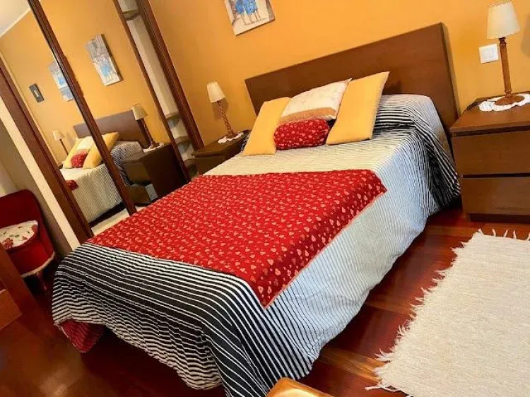 Imagen de Habitación con cama doble