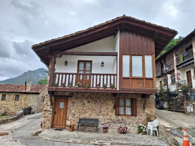 Imagen de Fachada y terraza