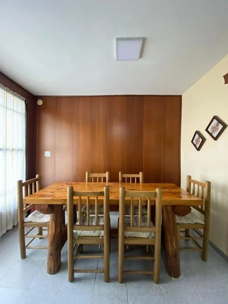 Imagen de Comedor con mesa grande