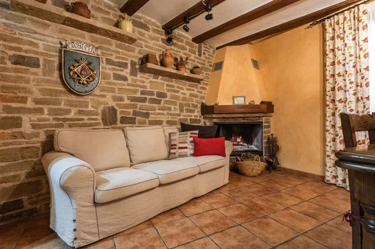 Imagen de Casa Nuri de Rei A . Salon comedor-chimenea 