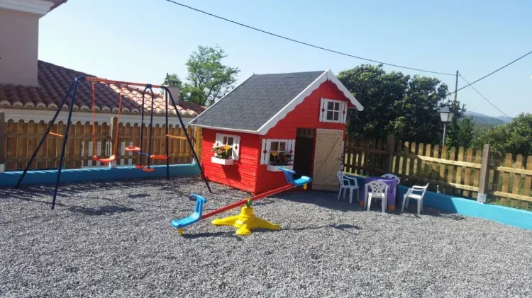 Imagen de Zona juegos niños Cabañas Caudiel