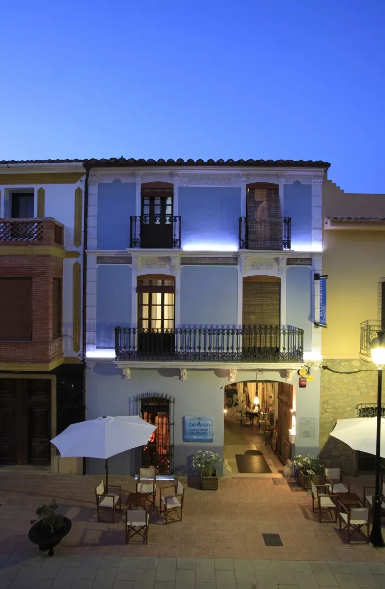 Imagen de Fachada iluminada