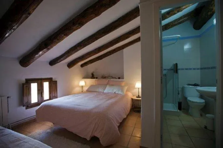 Imagen de habitación buhardilla