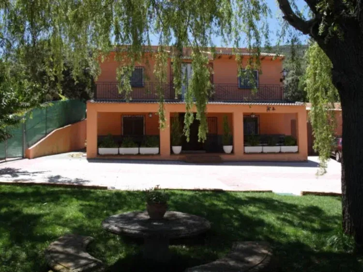 Imagen de Casa rural II fachada y jardín