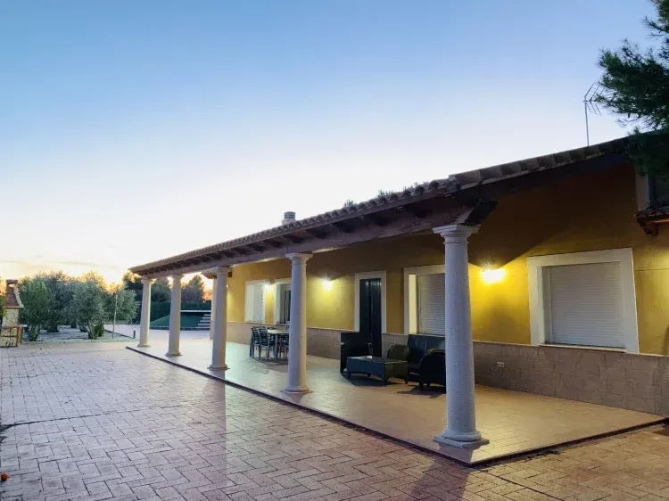 Imagen de Atardecer en el porche: : Casa Rural Tablas de Daimiel
