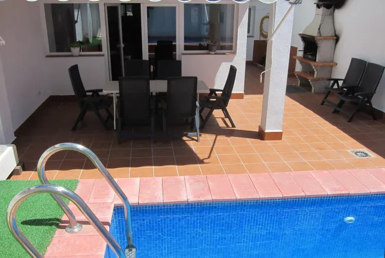 Imagen de Piscina y Porche