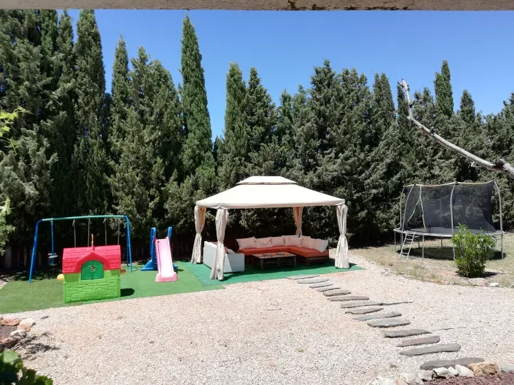 Imagen de Chill out, columpios y cama elástica