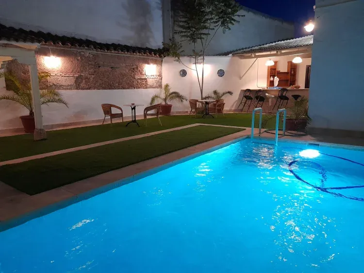 Imagen de Piscina de noche