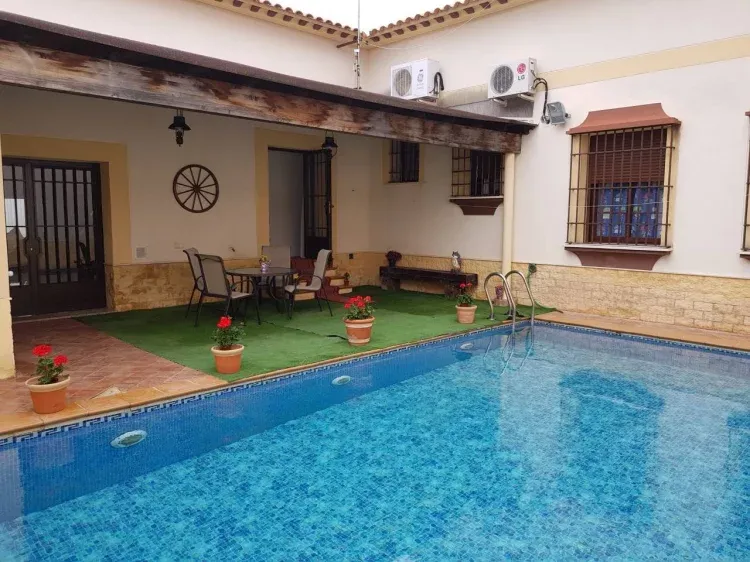 Imagen de Patio con piscina.
