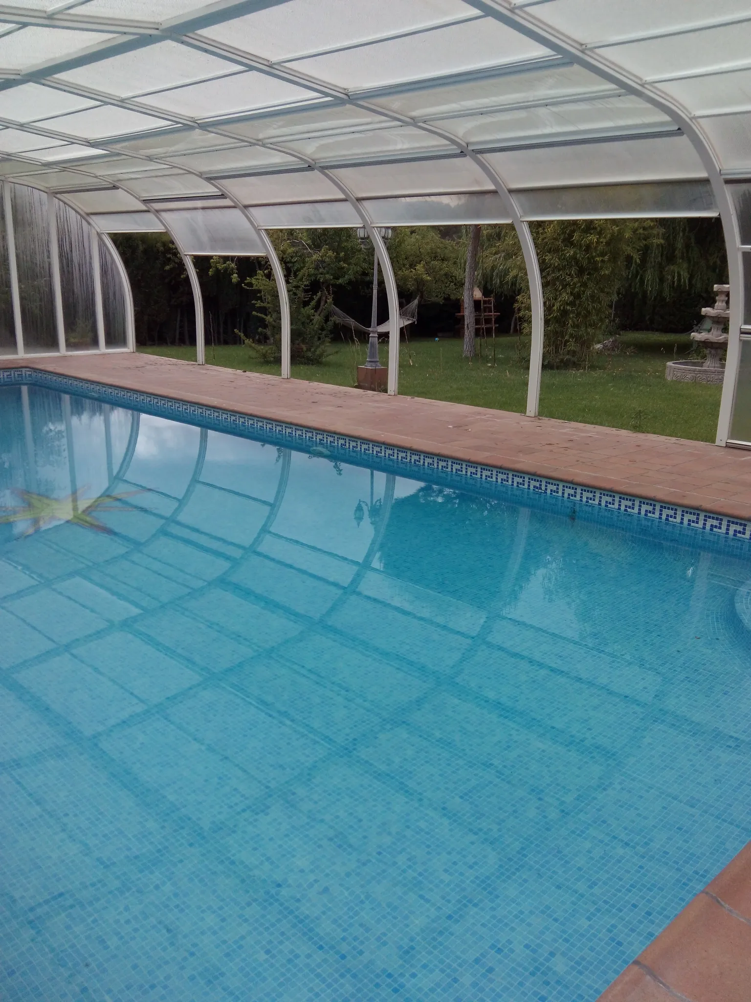 Imagen de piscina cubierta y descubierta