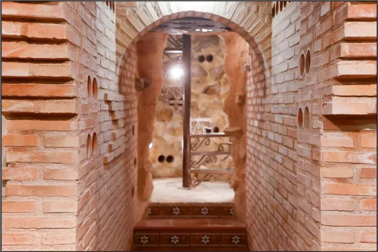 Imagen de Pintoresca bodega de ladrillo árabe, reformada con mucho cariño y dedicación donde podrá degustar los vinos  y productos de la tierra.