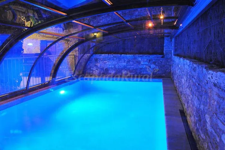 Imagen de piscina cubierta