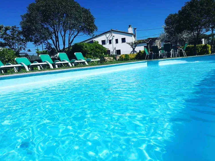 Imagen de Piscina de la casa rural en Girona para grupos grandes