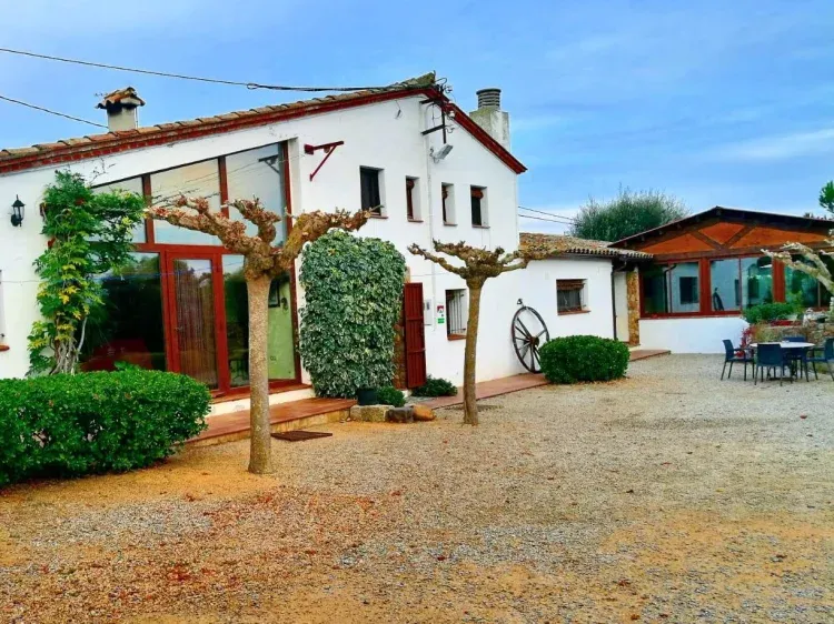Imagen de Entrada de la casa rural para grupos de 16 a 25 personas