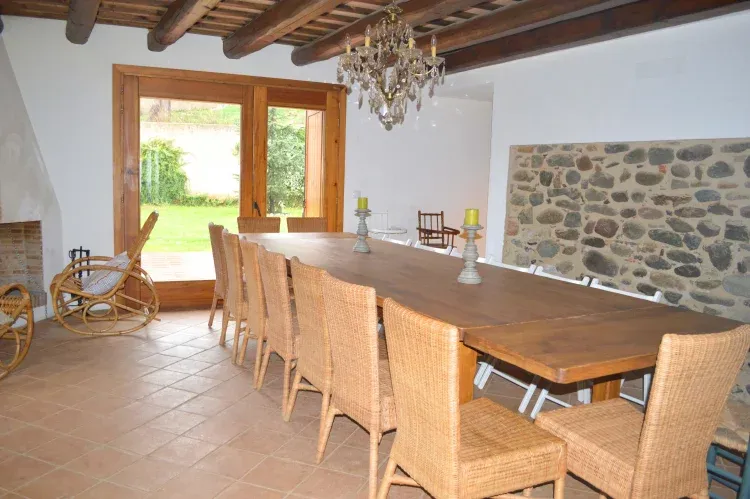 Imagen de Mesa para 18 adultos, disponemos mesa pequeña adicional