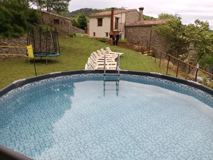 Imagen de jardín con piscina