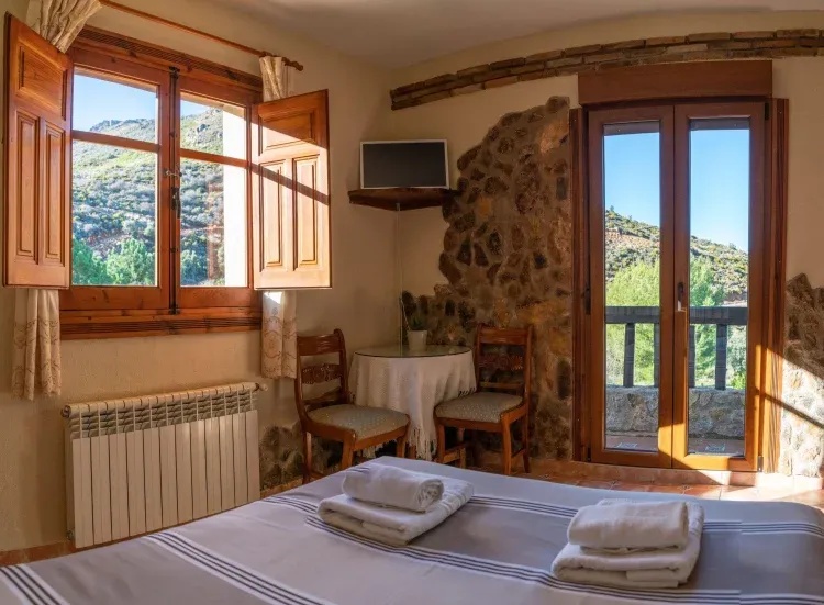 Imagen de Habitación doble con baño privado y vista a la montaña