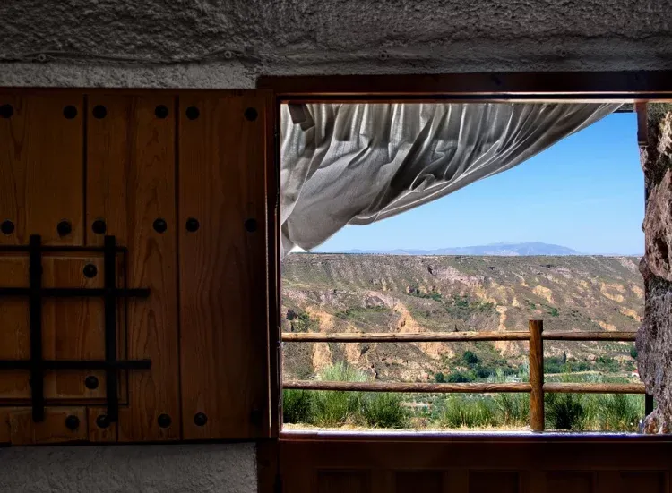 Imagen de Vista desde el interior de cueva el Alcaraván.