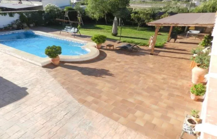 Imagen de Piscina y exterior 