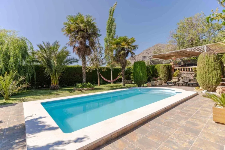 Imagen de Piscina y jardín