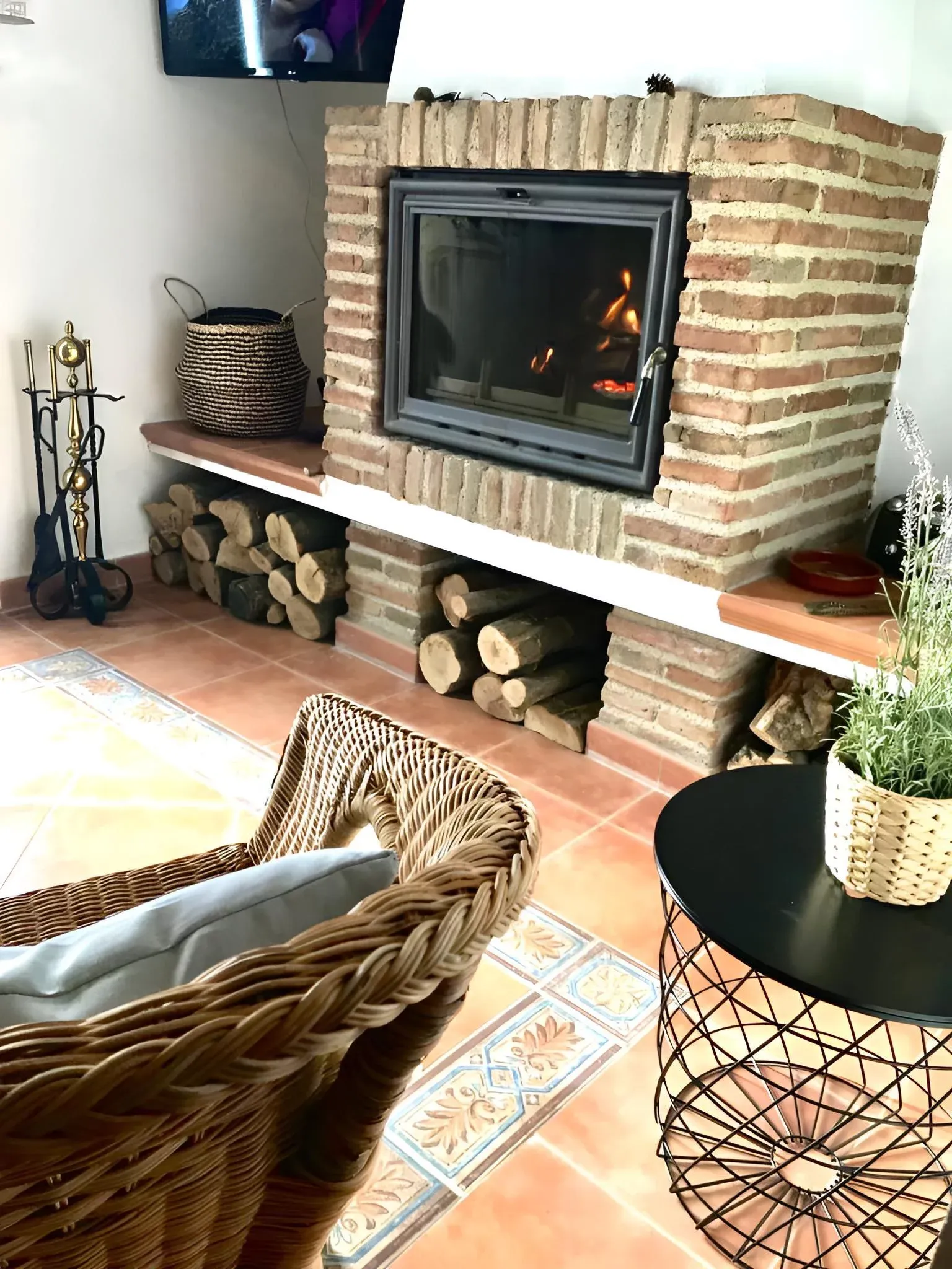 Imagen de Salón con chimenea 
