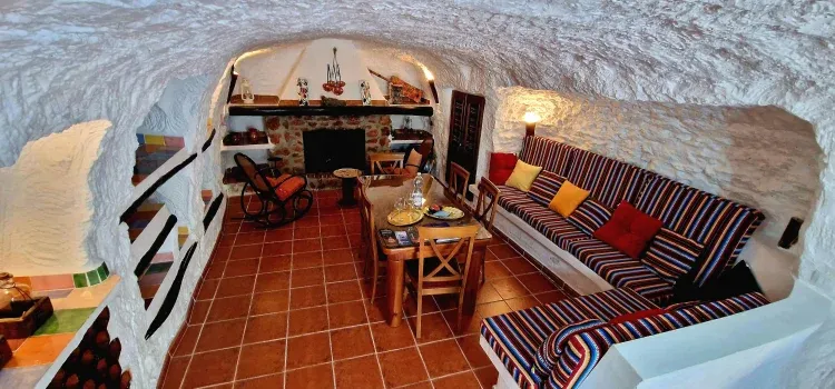 Imagen de Sal&oacute;n Comedor con chimenea Cueva Cascamorras