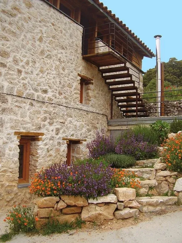 Imagen de Vista exterior y acceso a la vivienda de arriba