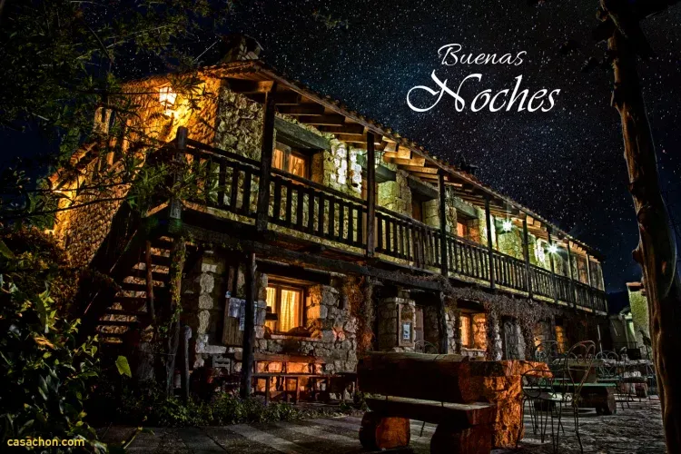 Imagen de Fachada por la noche