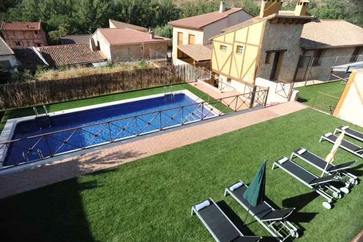 Imagen de Piscina con zona de no / si fumadores