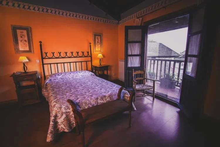 Imagen de La habitación azul, de La Melera de Arriba, es espaciosa, luminosa y cuenta con su propia terraza