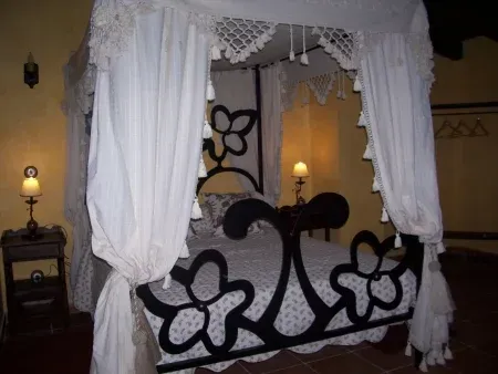 Imagen de Cama dosel 150 en buhardilla 