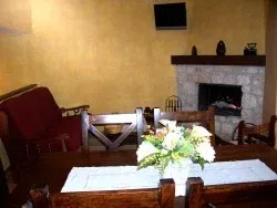 Imagen de Salón con chimenea
