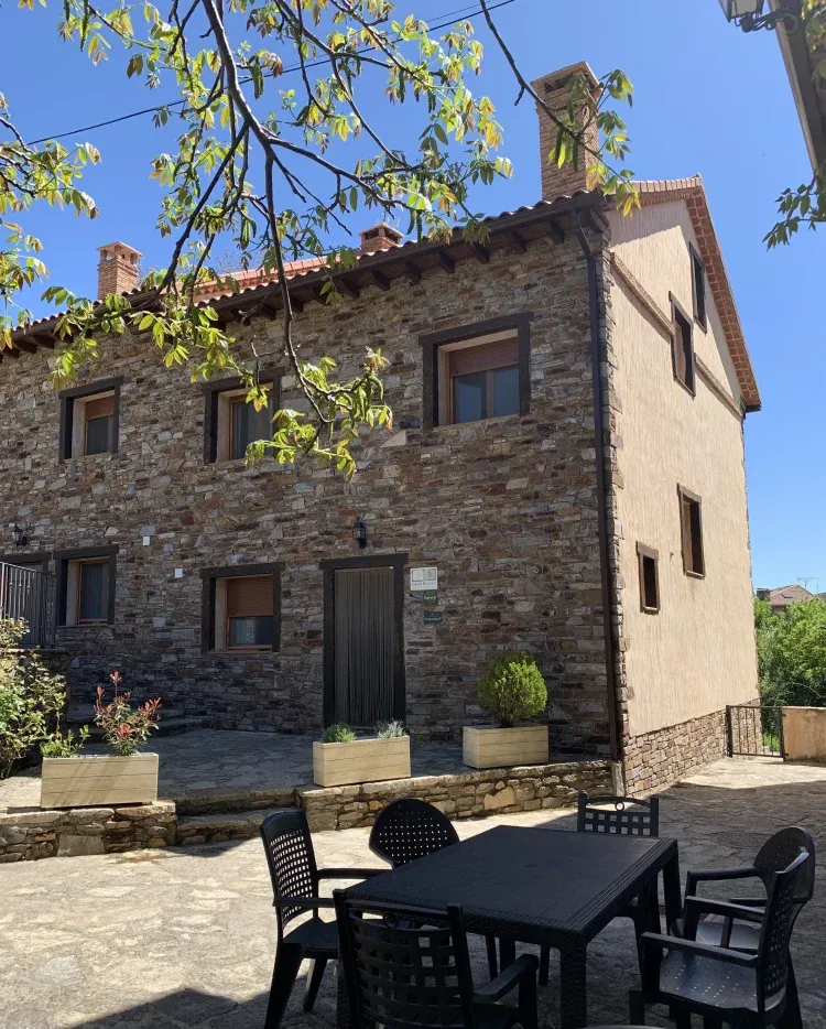 Imagen de Patio 1 en verano 
