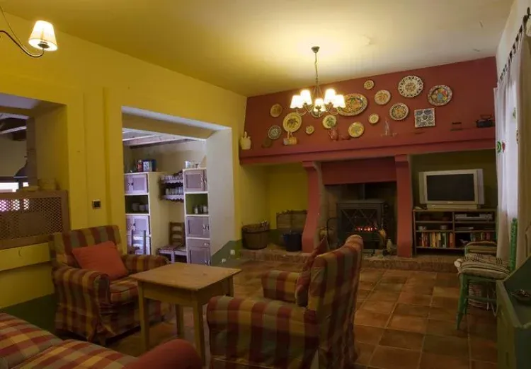 Imagen de Salón con chimenéa