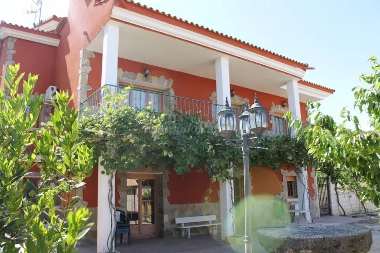 Imagen de Balcones y jardín de Casa Rural Lago Azul, Sacedón