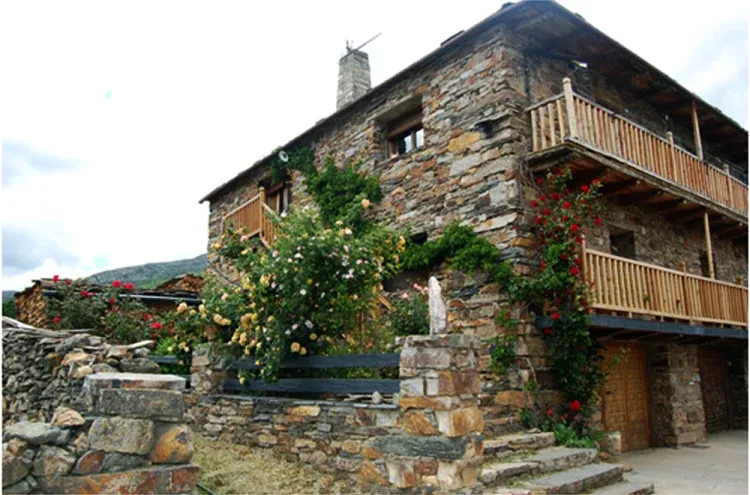 Imagen de Fachada y entrada de la casa