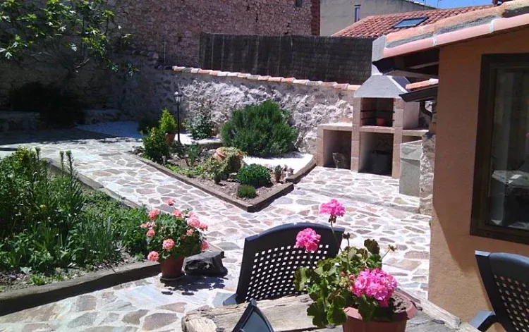 Imagen de La barbacoa completa el jardín
