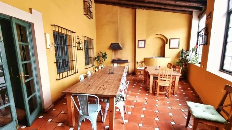 Imagen de comedor con barbacoa