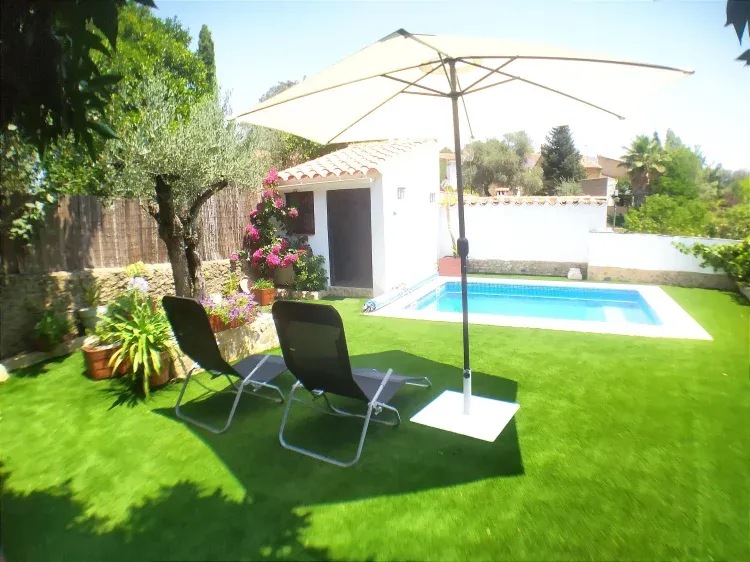 Imagen de Jardín y piscina