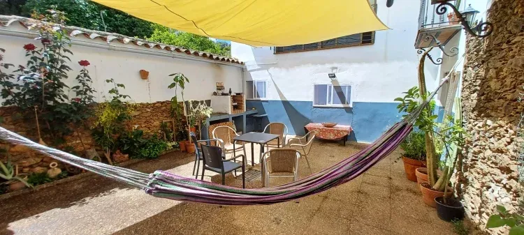 Imagen de Patio privado interior con barbacoa