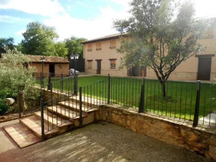 Imagen de Jardín privado con doble altura