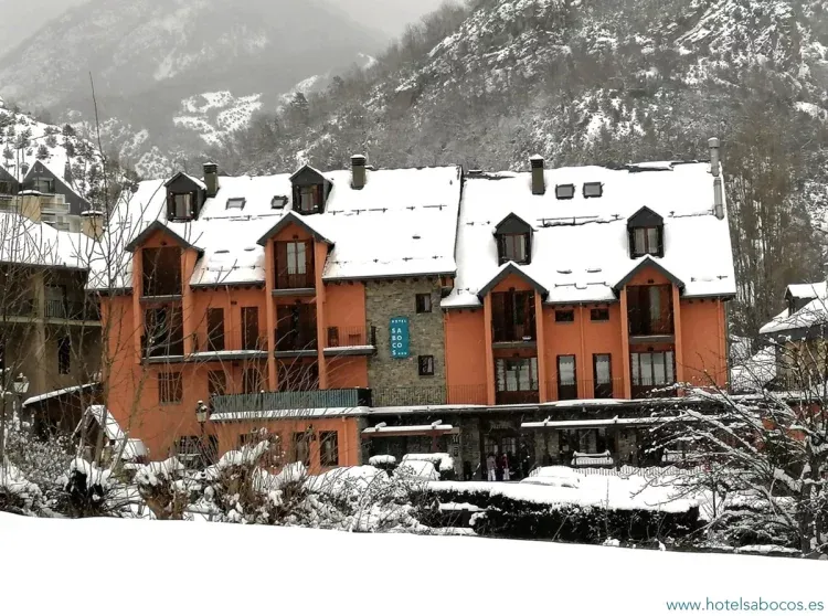 Imagen de Hotel Sabocos a 50 m del telecabina de la estación de esquí de Panticosa.