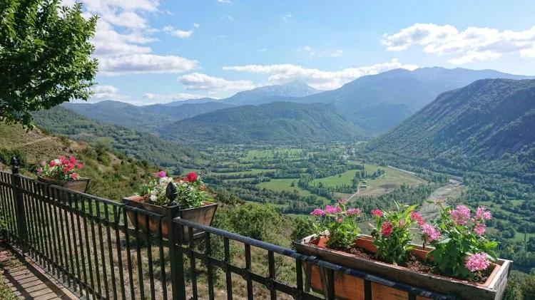 Imagen de Vistas desde el jardín a Turbón, Castejón de Sos, río Ésera...