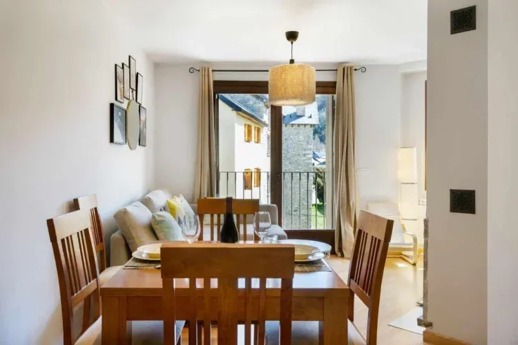 Imagen de Sala de estar con chimenea