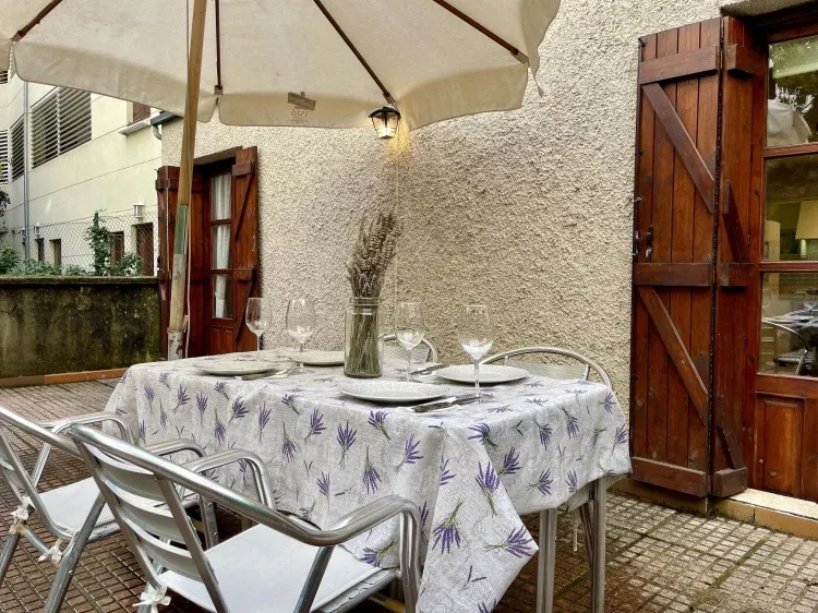 Imagen de Terraza con mobiliario de comedor 