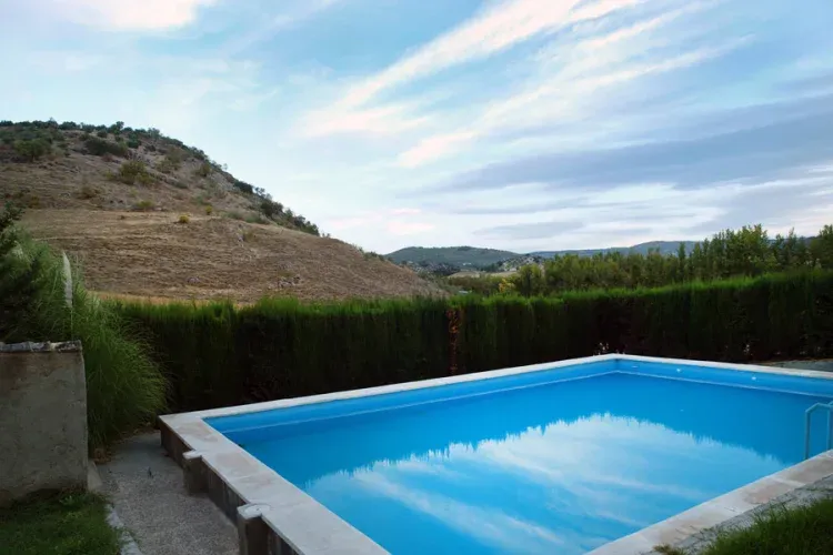 Imagen de Piscina y Cerro de la Gineta
