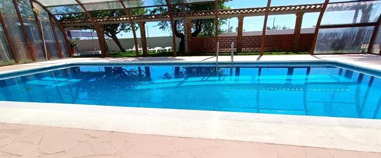 Imagen de Piscina abierta en verano