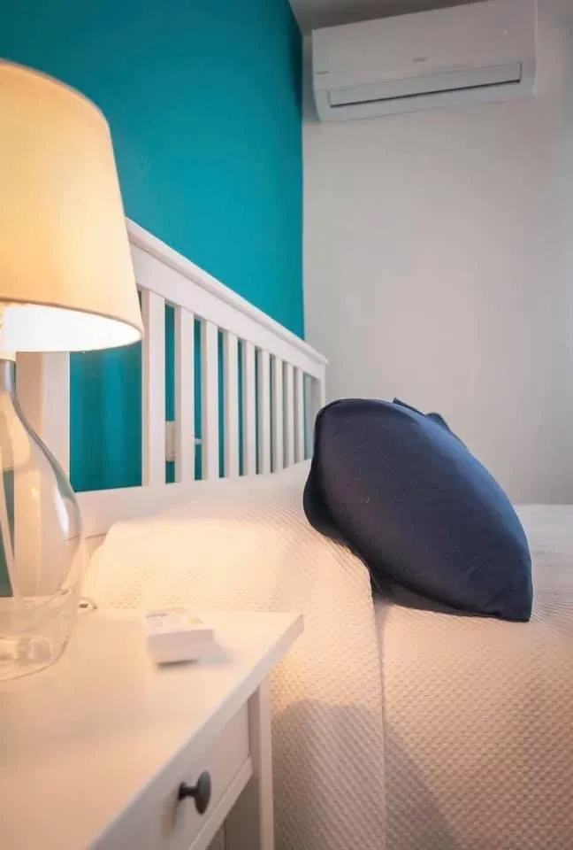 Imagen de Dormitorio de matrimonio con biblioteca