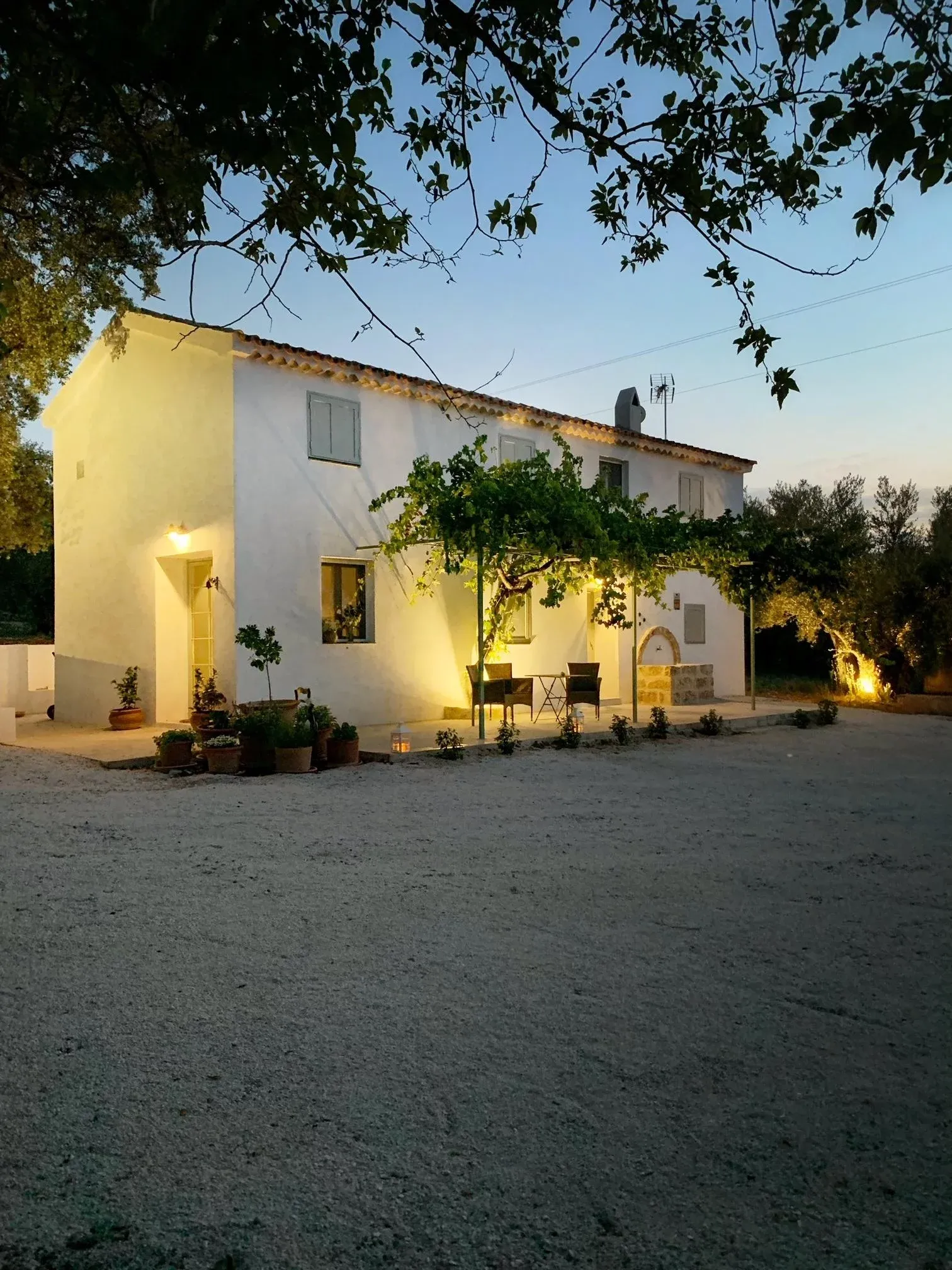 Imagen de La casa al atardecer
